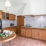 Vila Tenuta Sagherina 8, Emma Cortona